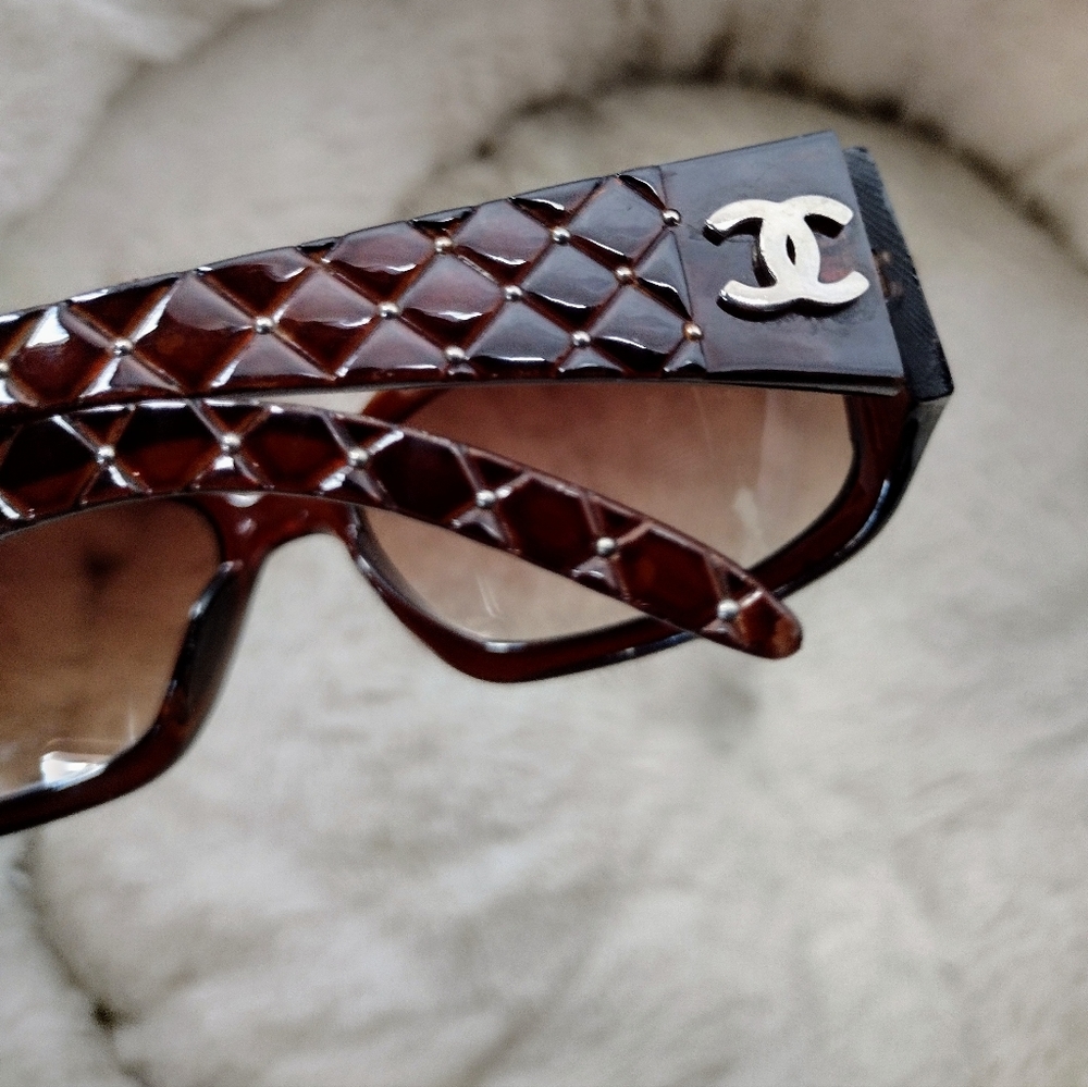Clearance❤️CHANEL Classic Quilted Sunglasses Coco CC logo ❤️